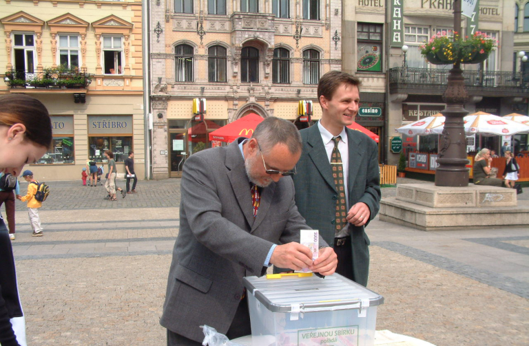 Hejtman podpořil sbírku &amp;quot;Pozvedněte slabé&amp;quot;