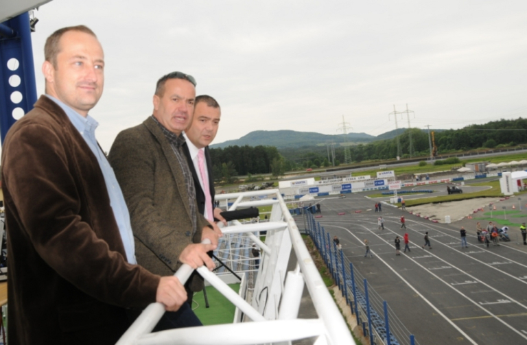 Den s policií a řidiči na autodromu v Sosnové měl u diváků úspěch