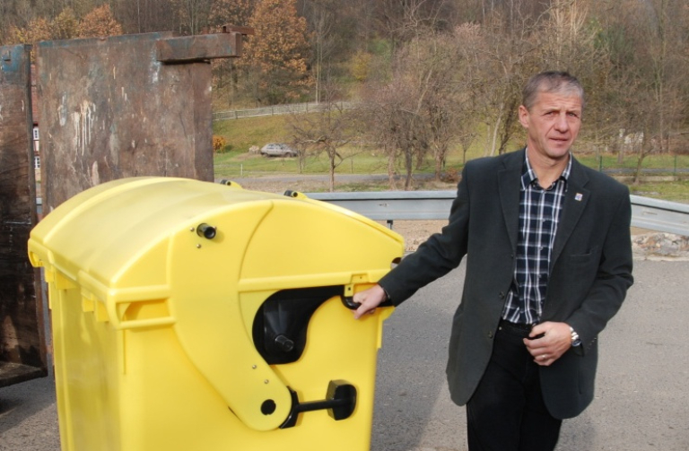 Krajský radní Jaroslav Podzimek podporuje třídění odpadu a jeho recyklaci nejrůznějšími způsoby.