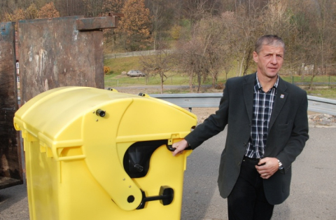 Krajský radní Jaroslav Podzimek podporuje třídění odpadu a jeho recyklaci nejrůznějšími způsoby.