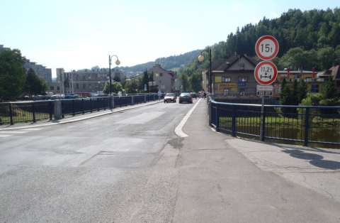 Uzavírky v Železném Brodě a v Rovensku p. Troskami změní jízdní řády autobusů