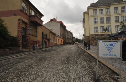 Centrum Lomnice prokouklo, v okolí školy jsou opravené komunikace  i chodníky