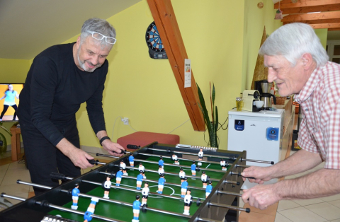 Domov důchodců ve Velkých Hamrech slavnostně otevřel volnočasový klub pro pány		