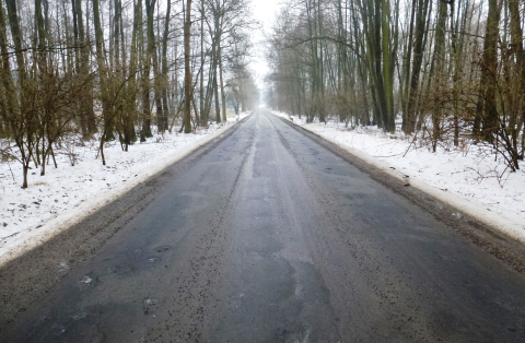 Úsek silnice vedoucí přes obec Okna se začne 